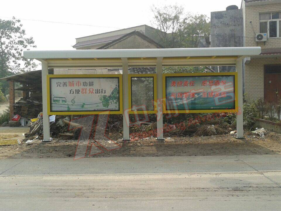 四川候車亭安裝完畢